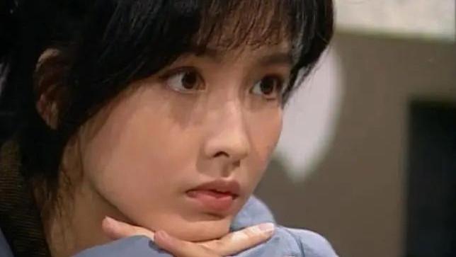 周慧敏|55岁周慧敏不服老，一场演唱会耗尽前半生形象