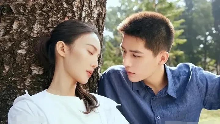 穿衣搭配 演“姐弟恋”不油腻的7位女星，个个浑然天成