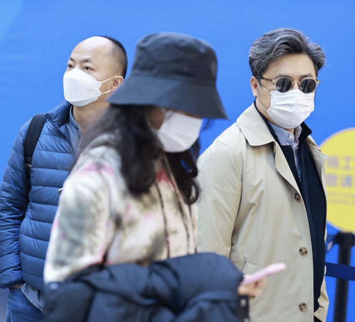 王诗龄|王岳伦带女儿理发,王诗龄任由理发师拍照脾气好,被指颜值不如妈