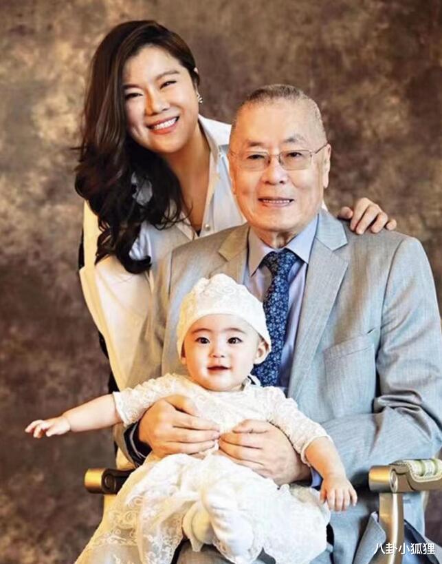 84岁刘诗昆再当爸爸!47岁妻子宣布诞下二胎儿子,公开宝宝正脸照