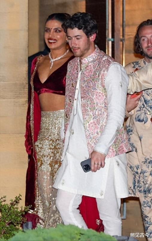 印度女神普丽扬卡：2000年的世界小姐，嫁给美国小鲜肉，胖到认不出