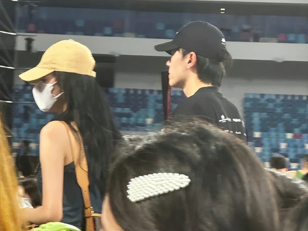 30岁孙怡被曝新恋情！与00后戴情侣帽、看演唱会，疑春节见过父母