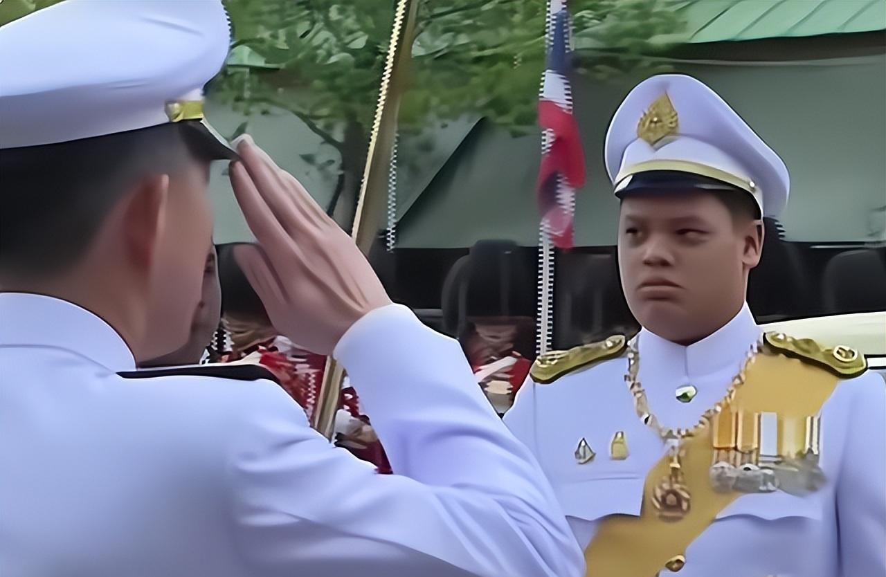 姐姐|18岁提帮功不装了：帕公主病危后眼神变犀利，再也没有憨傻的样子！