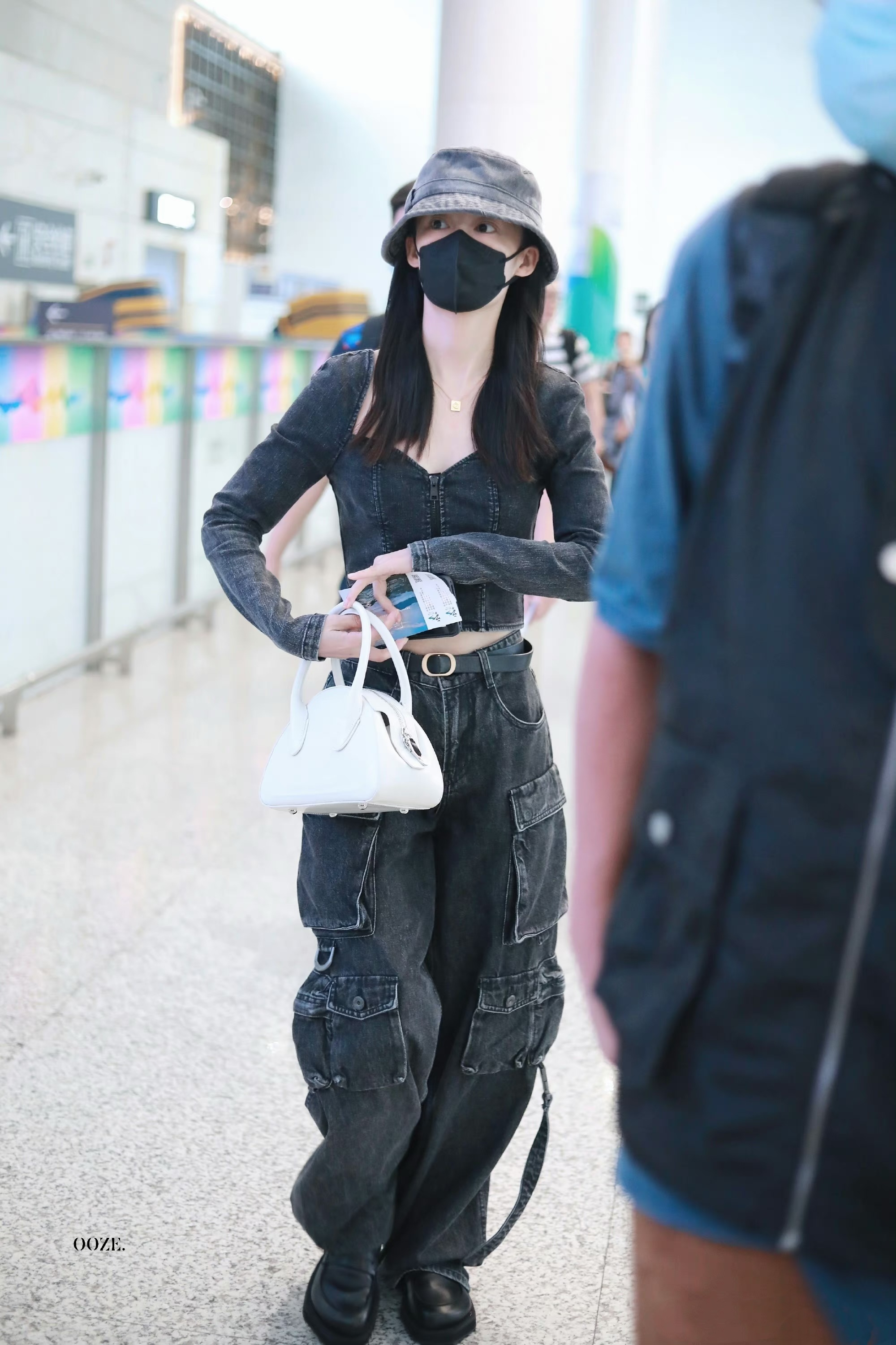 李沁今日穿搭有点帅