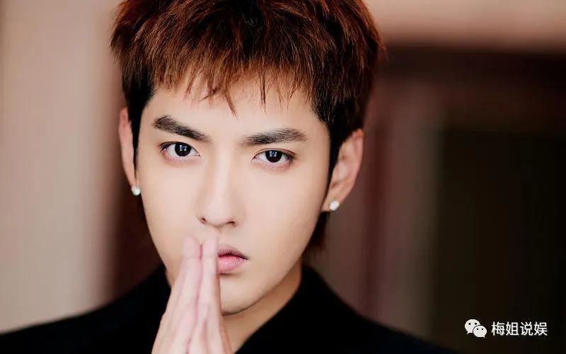 “巨婴”吴亦凡狱中生活曝光，胖了20多斤，当了二班长，却还不忘老本行