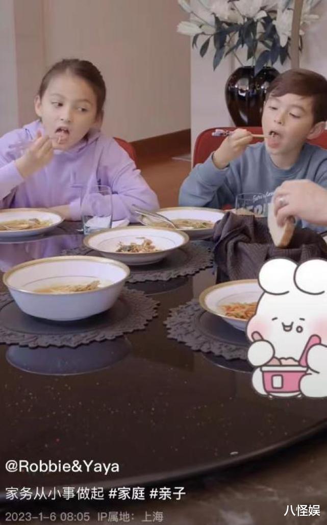 马雅舒|马雅舒晒幸福日常,9岁女儿米雅用完餐主动帮收拾餐具,变化好大