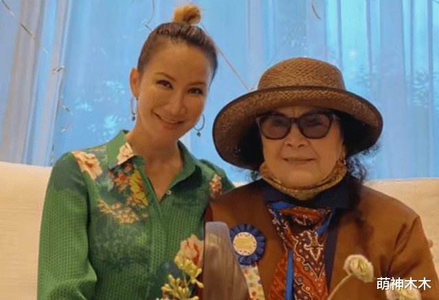 李玟去世两个多月,二姐穿着喜庆演出被粉丝吐槽,死因仍未公布