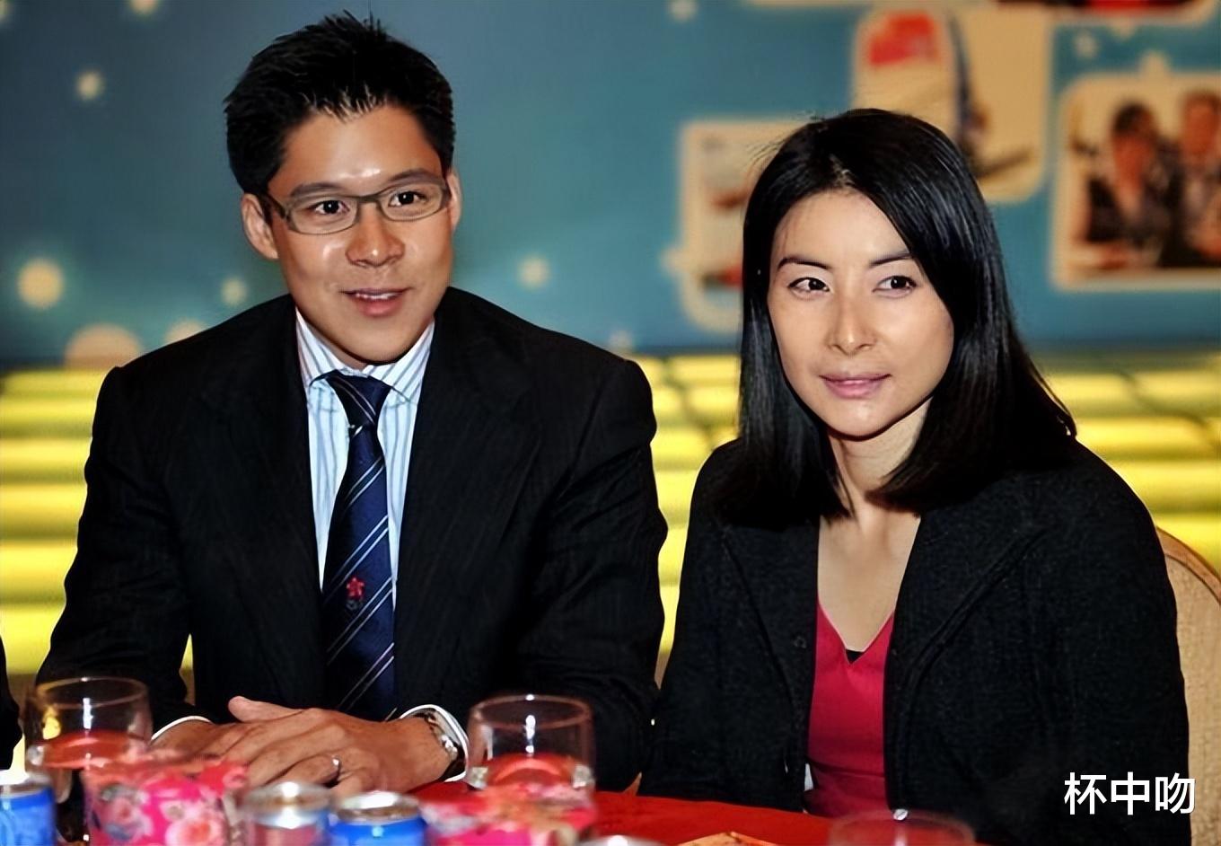 芒果台|郭晶晶参加顶级名媛聚会,大合照站后排!李嘉欣稳坐C位显地位