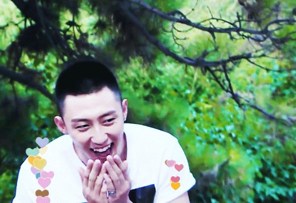 黄景瑜|黄景瑜空降粉丝超话,调侃王鹤棣登上热搜,故意卖腐惹争议