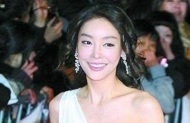 韩国艺人张紫妍遭潜规则后自杀,曾经同时接4名客人,被强迫失禁