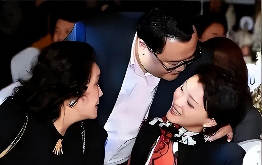 “央视一姐”杨澜:为200斤百亿富豪与丈夫离婚,如今现状如何?