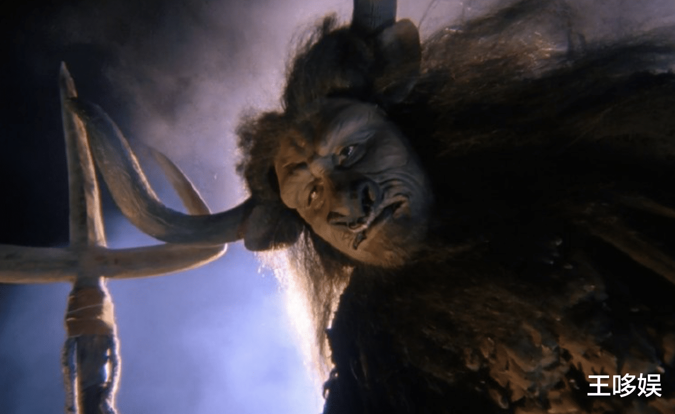 58岁演员三代定居美国,高调炫耀奢华生活,细节被扒后网友沉默了