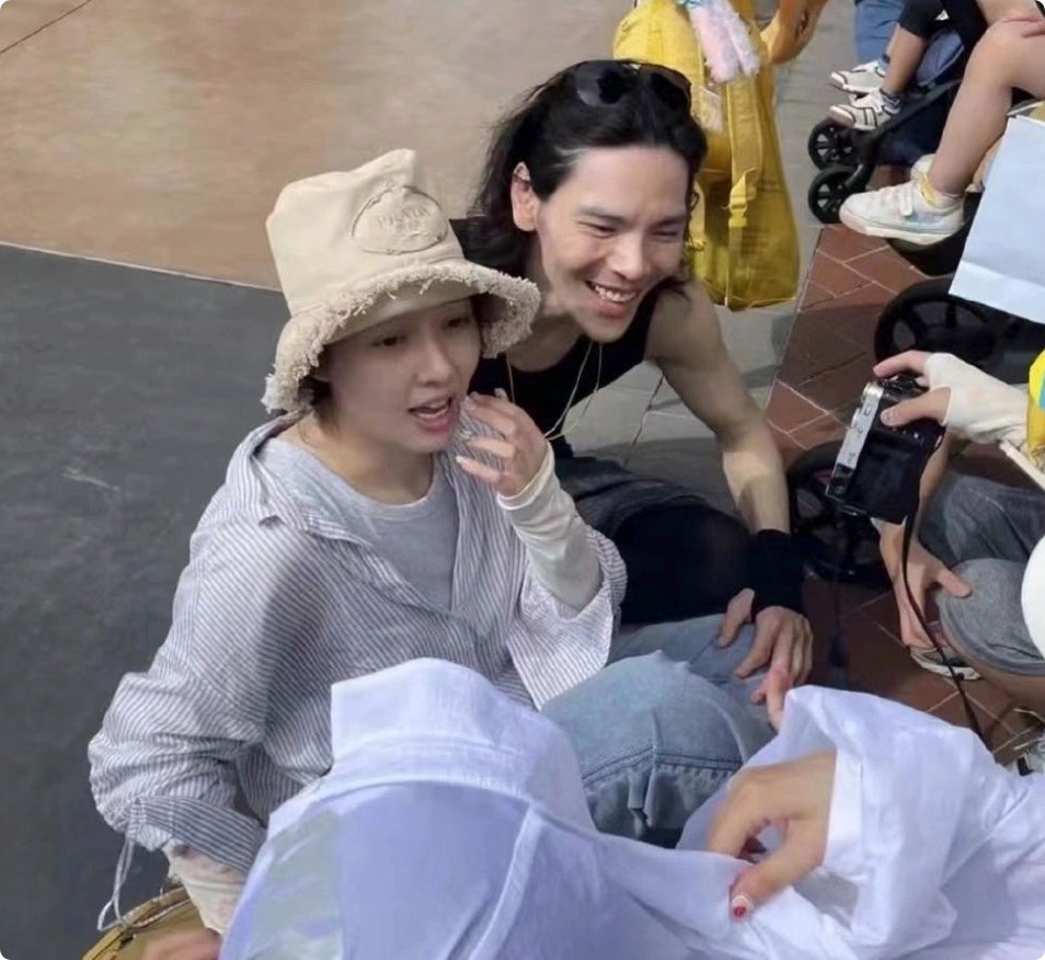 结婚才4年,郭碧婷“面目全非”,膀大腰圆似向太,肚子圆润疑怀三胎