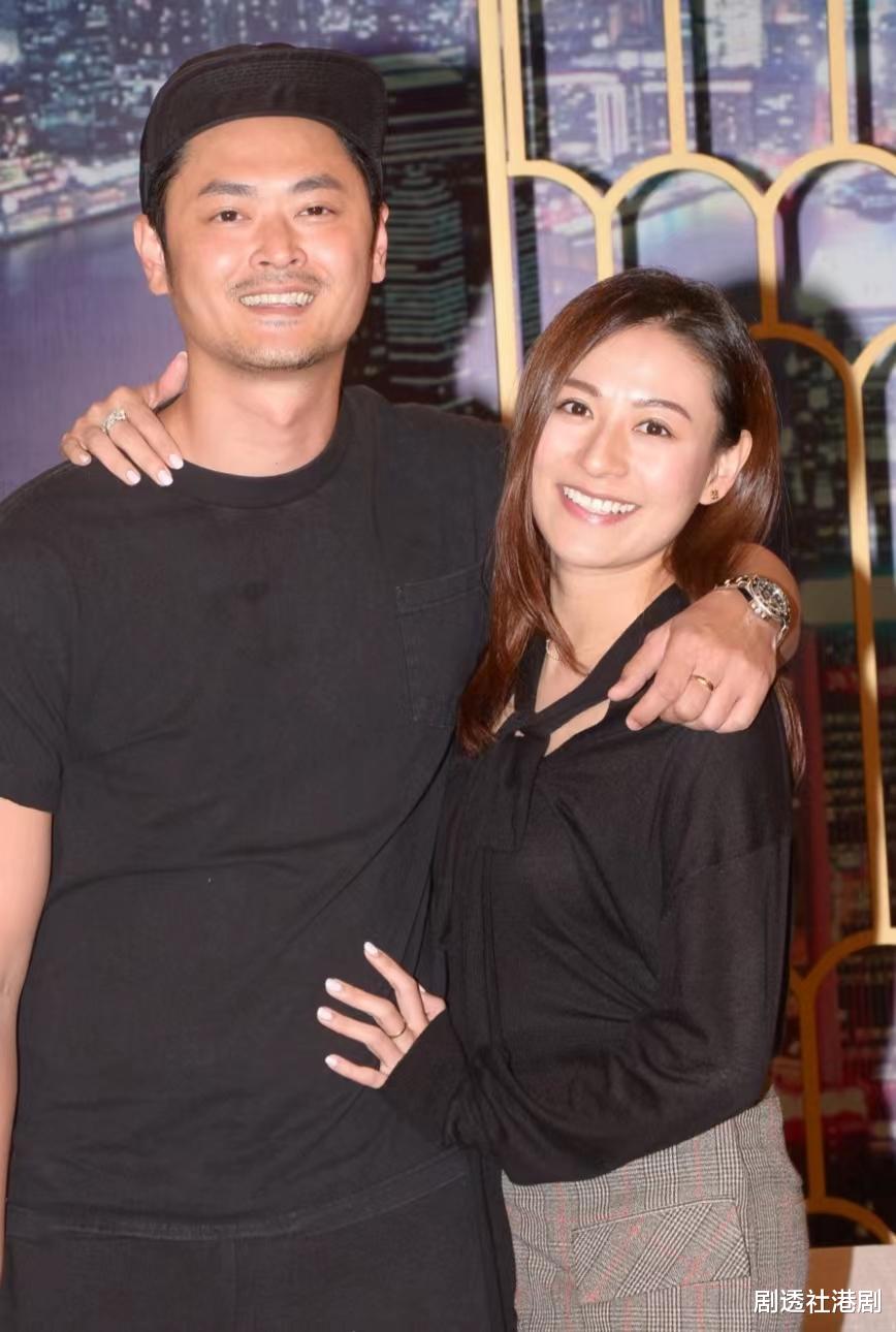 |卸货在即！港女星晒孕照上围丰满，怀孕路坎坷夫妻为此努力求诊