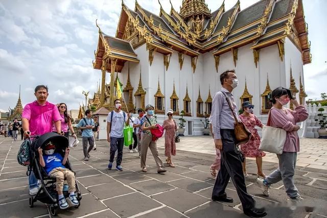 泰国|泰媒：时隔三年中国旅游团回归！泰国曼谷大皇宫热闹重现！