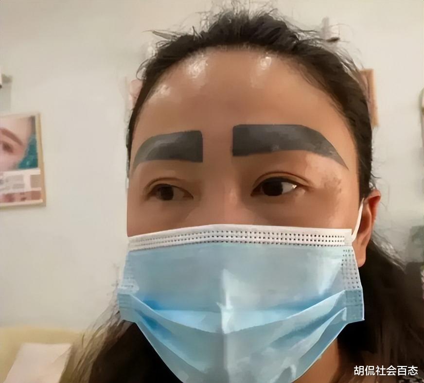 女子去纹眉,回家后遭老公怒斥,女子:花一份钱纹两倍面积,值得