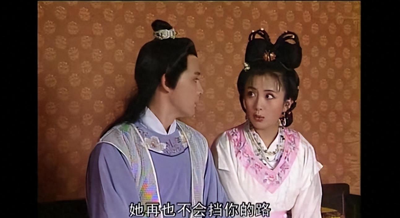 她甘心退圈做家庭主妇，却被演员丈夫抛弃，今44岁为了儿子保持单身