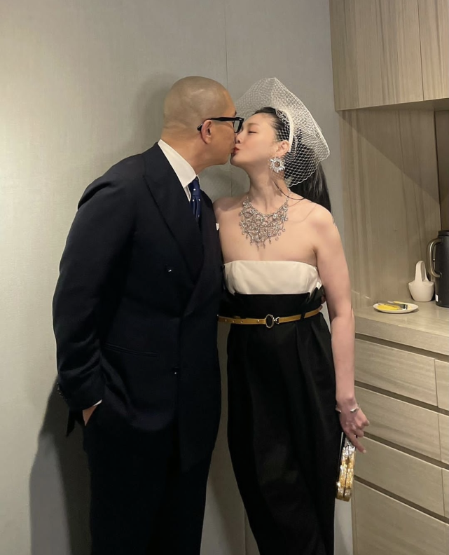 汪小菲遭大S具俊晔夹击,具俊晔秀恩爱:大S每晚给我做很多服务