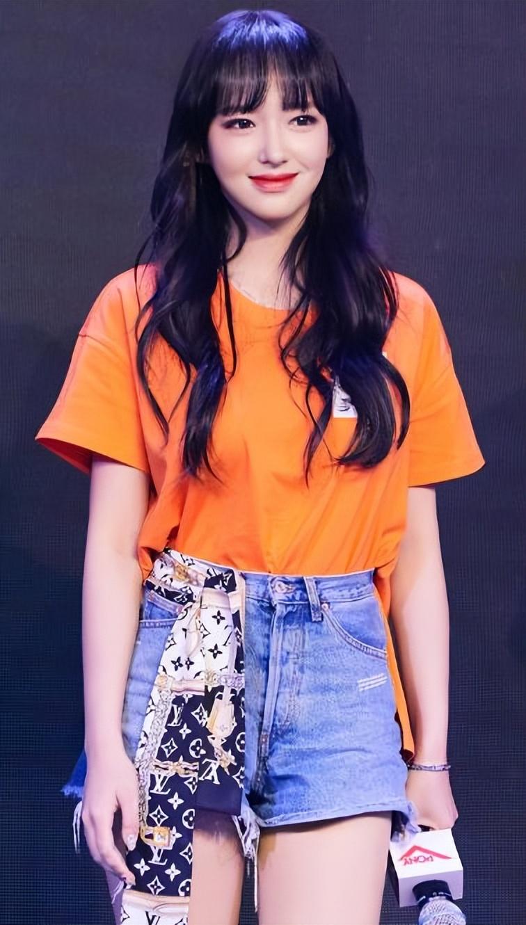 港媒曝梁朝伟25岁女明星育有一子,长年定居日本,真相被扒