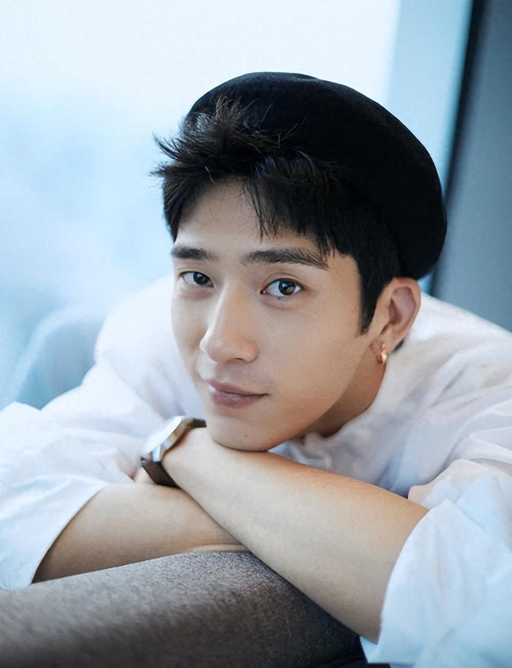 出生28天被弃,靠奶奶捡破烂养大,爆红后父母来认亲,井柏然如何做