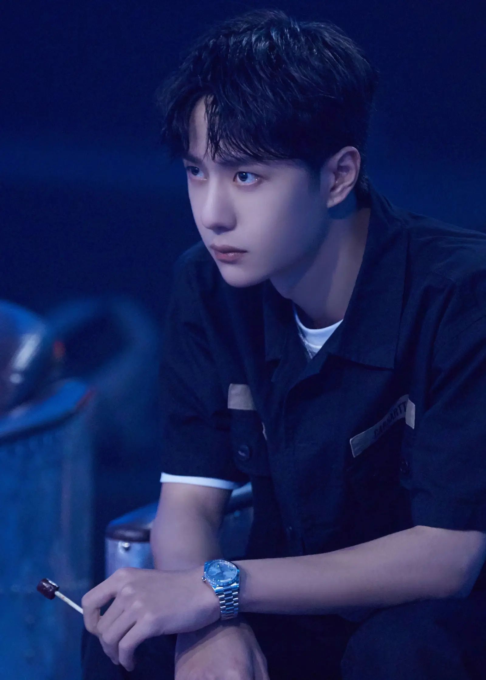 星辰大海演员谢幕大合影,邓超行为引争议,被质疑是在孤立王一博