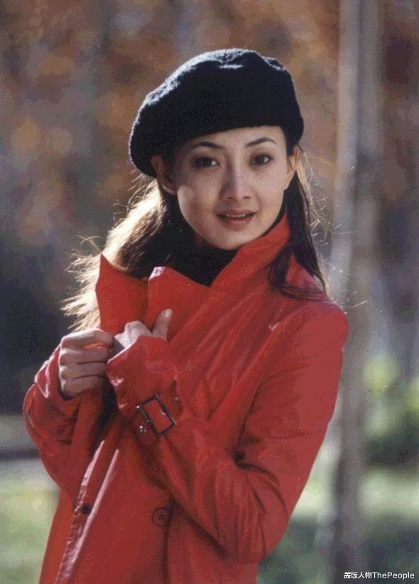 牛莉|49岁王艳陷整容风波！苹果肌突出、超宽双眼皮太抢镜，牛莉更离谱