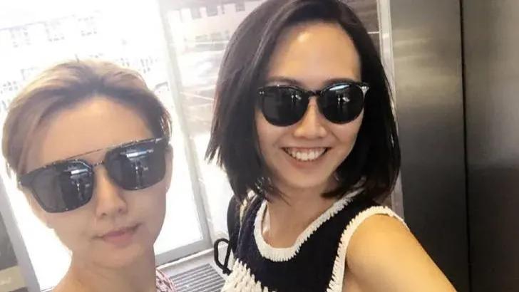 孙燕姿妹妹宣布断绝姐妹关系！称父亲偏爱姐姐， 当巨星妹妹很痛苦