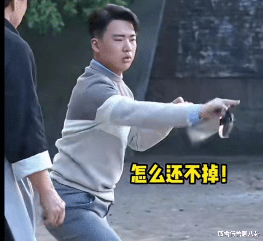 郭麒麟|成龙教郭麒麟耍八斩刀，大林子刀刀刀自己，成龙掉刀