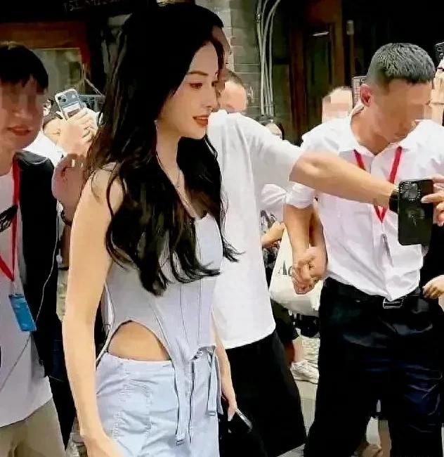 不会烧水，不会穿鞋，自以为很红，娱乐圈的“巨婴们”尴尬又好笑