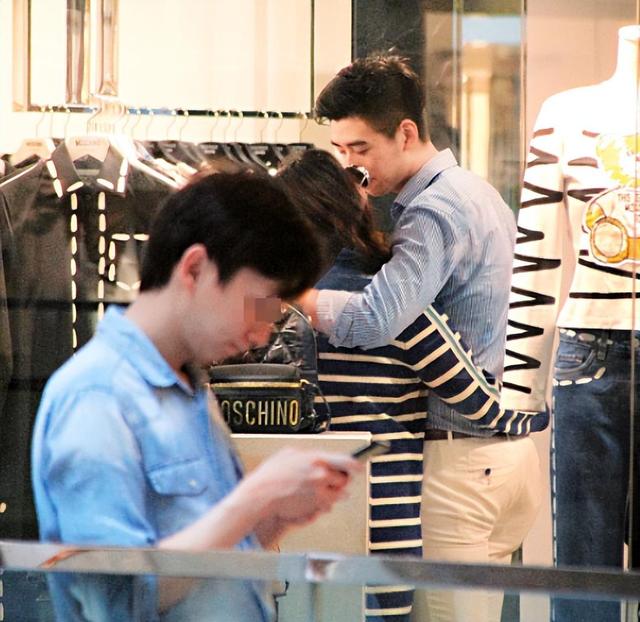 赌王的女儿何超盈:倒贴14亿下嫁东北小伙,结婚5年被丈夫宠成宝