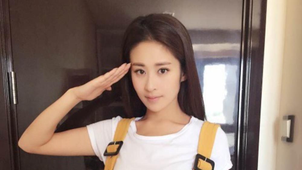 让黄圣依忌惮了八年，发布会上大喊\杨总救我\的颖儿，她做了啥？