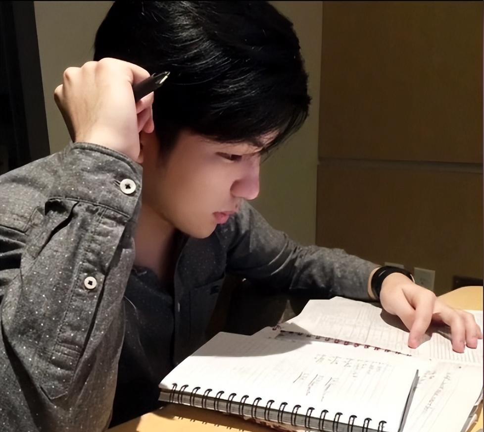 舅舅是陈佩斯,外公是影帝,爸爸是国家一级演员,甘愿当网红