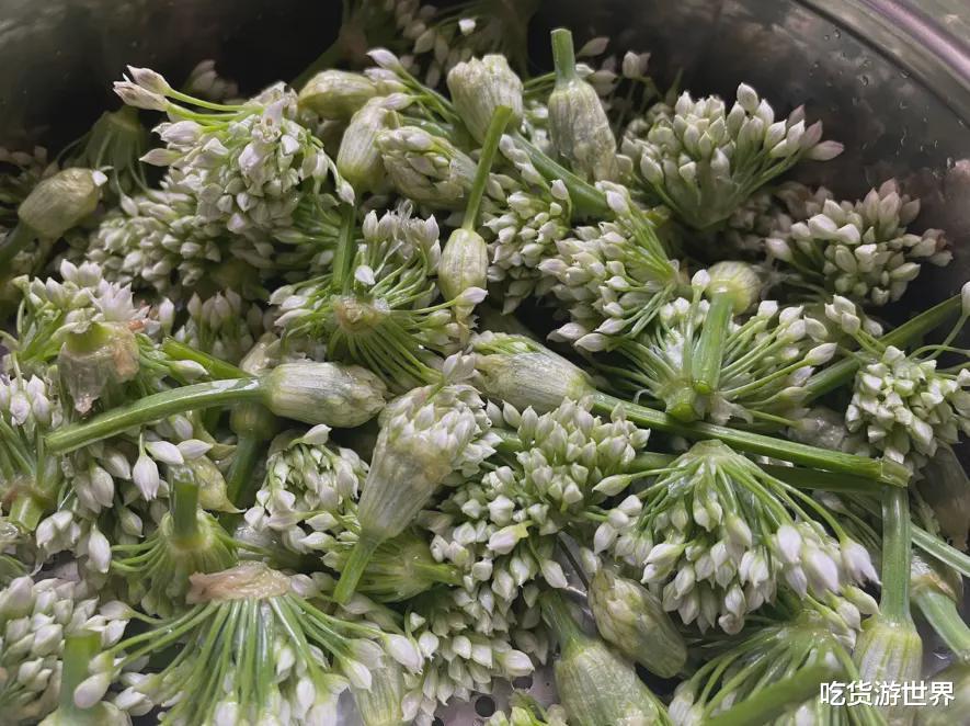 韭菜|腌韭花酱，只放盐容易坏！母亲教我一招，翠绿不发黄，久放不长毛