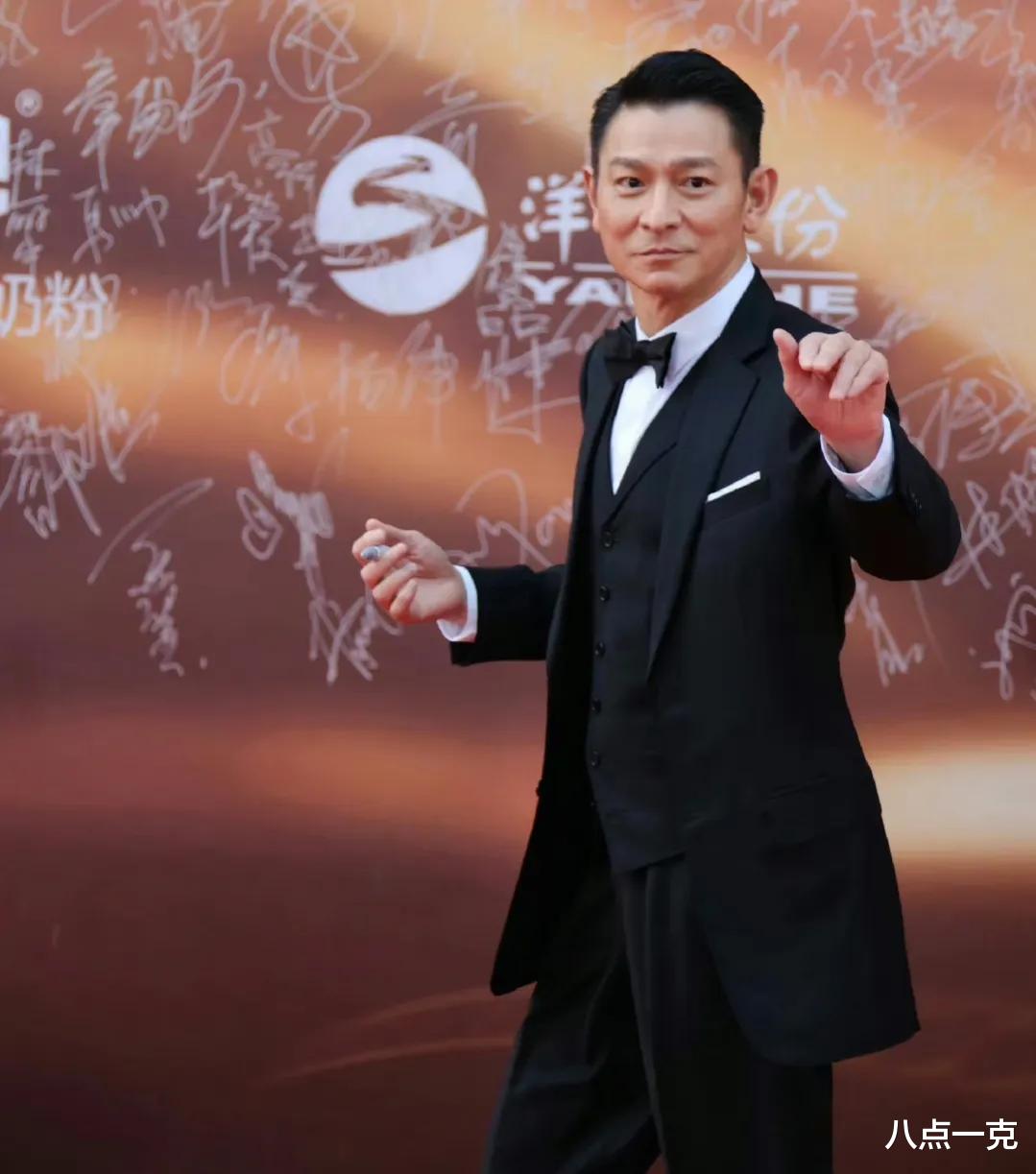 谢霆锋|华表奖红毯丑男遍地:王一博肿成馒头,谢霆锋满脸沧桑,刘德华赢麻了