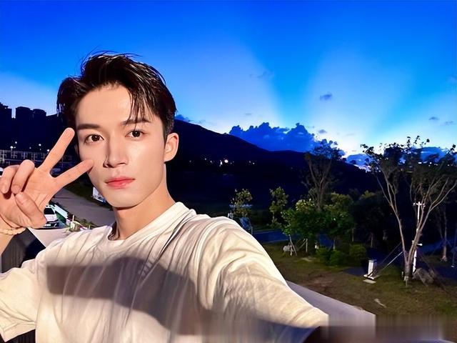 《暗香》古装&时装！ 周也美，赵晴挨轰，彭小苒和《东宫》差远了