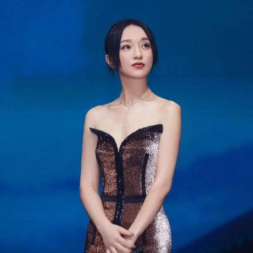 周迅|48岁的周迅为何“无儿无女”？看看她干过的事情，就不足为奇了！