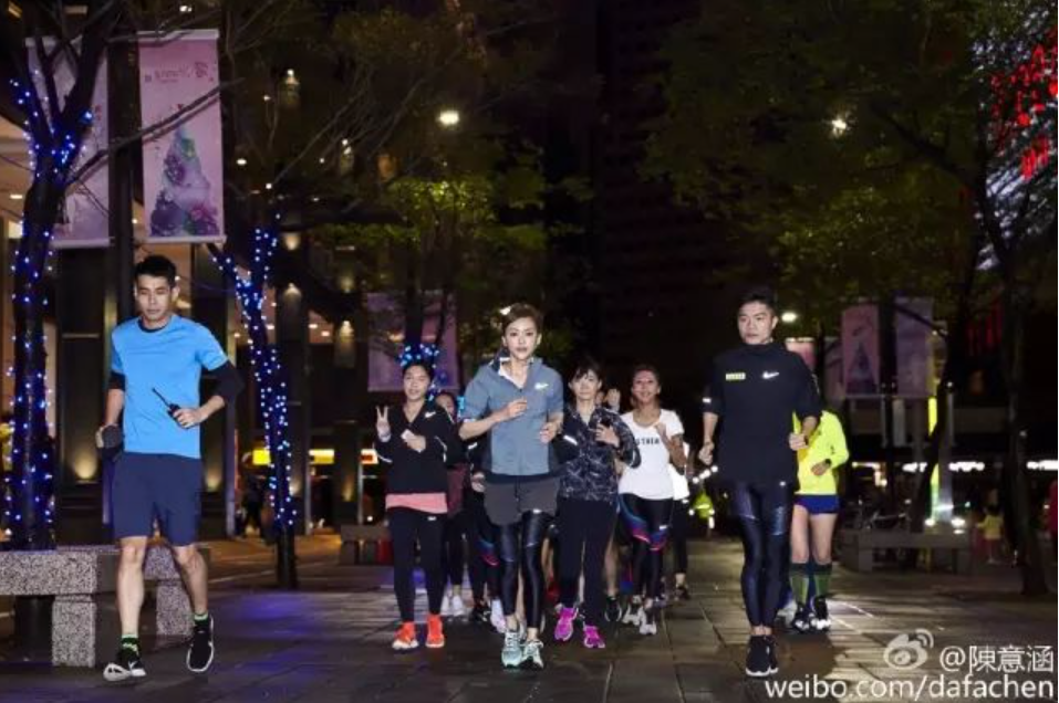 陈意涵马拉松未中签，她说：跑8公里也能开心到飞起！