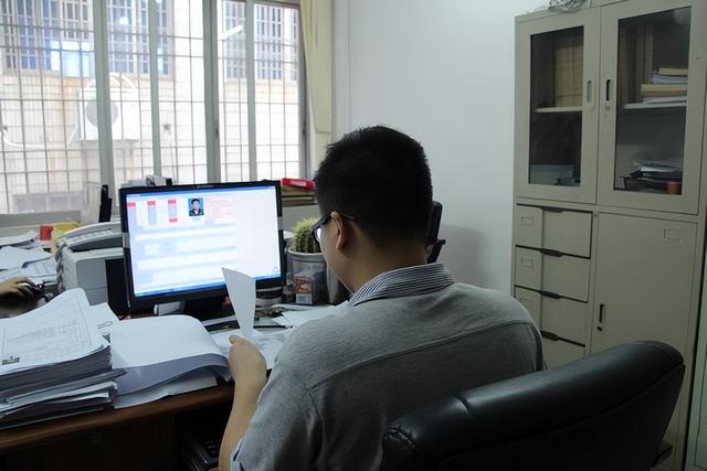 招聘|公务员面试时被问“父母工作”，不要直接回答，聪明人都有技巧