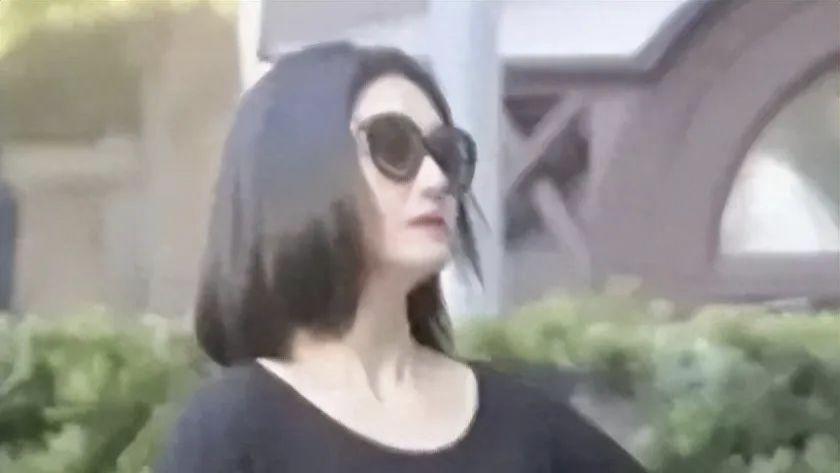 报应！大S走出家门复出捞金，具俊晔软饭硬吃，两人大势已去真穷了