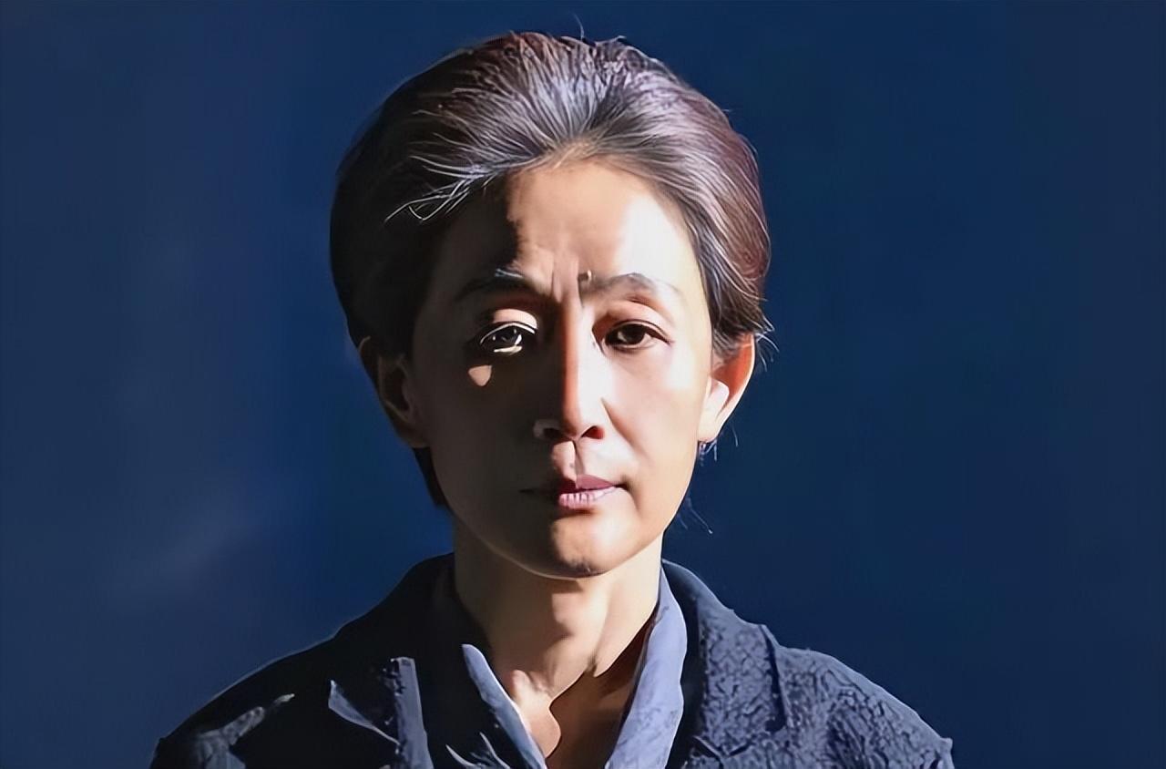 吴君如|中年依旧未婚未孕, 却从不缺固定伴侣, 3位\假清高\女星过得很滋润