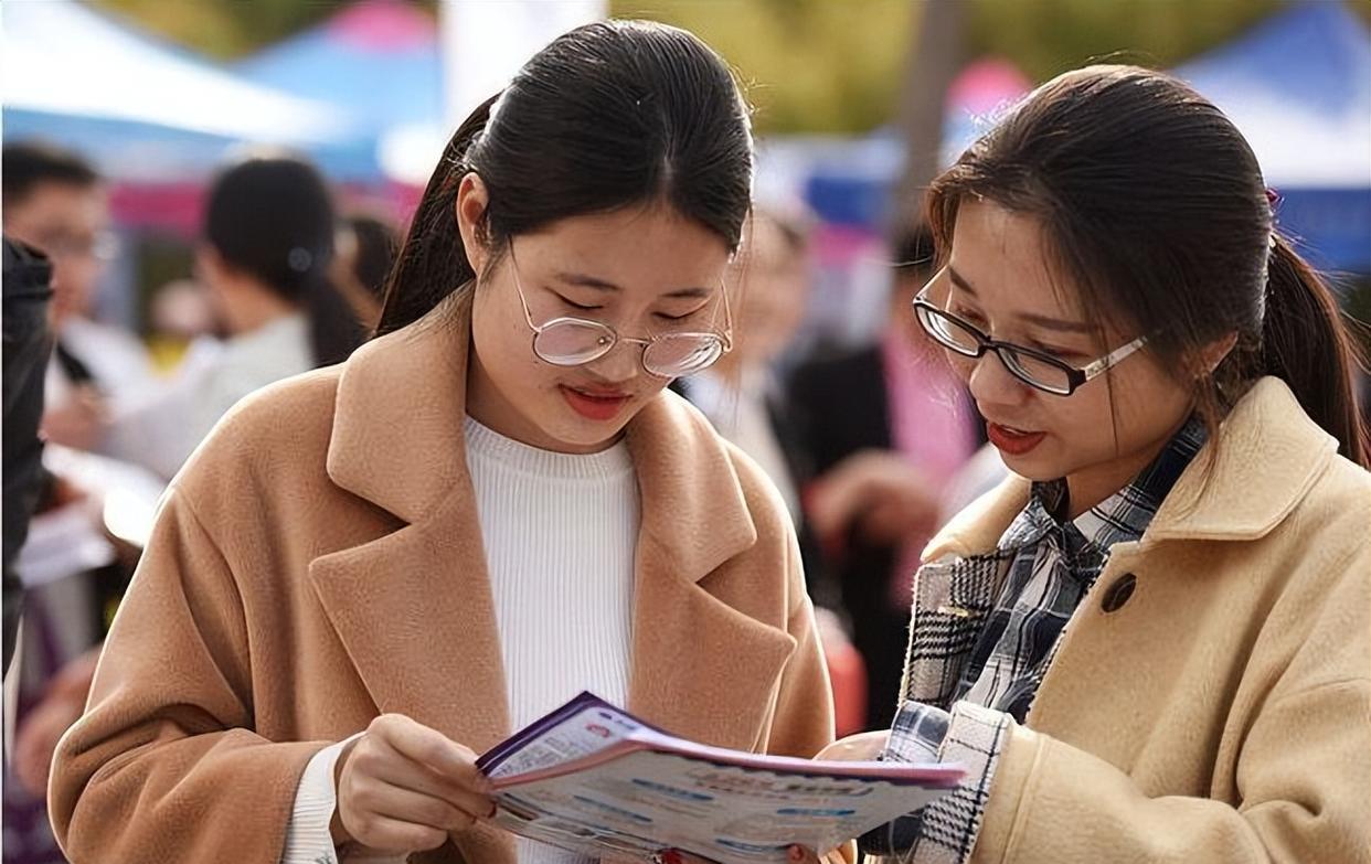 求职|上海人又一次突破底线，211硕士求职失败，吐槽言语中满是优越感