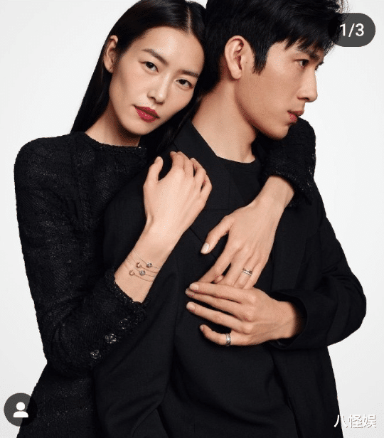 偶遇井柏然陪刘雯逛街,跟女友身后紧张到抠手,裤子全是褶太真实