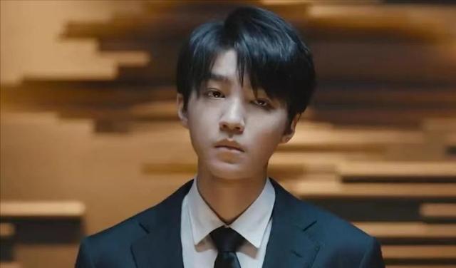 又有X男顶流塌房?3段地下姐弟恋早有端倪,事关TF十周年演唱会?