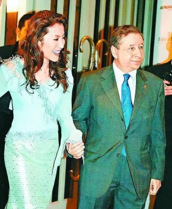 一场“暮年”婚礼,扯下了杨紫琼最后的“遮羞布”