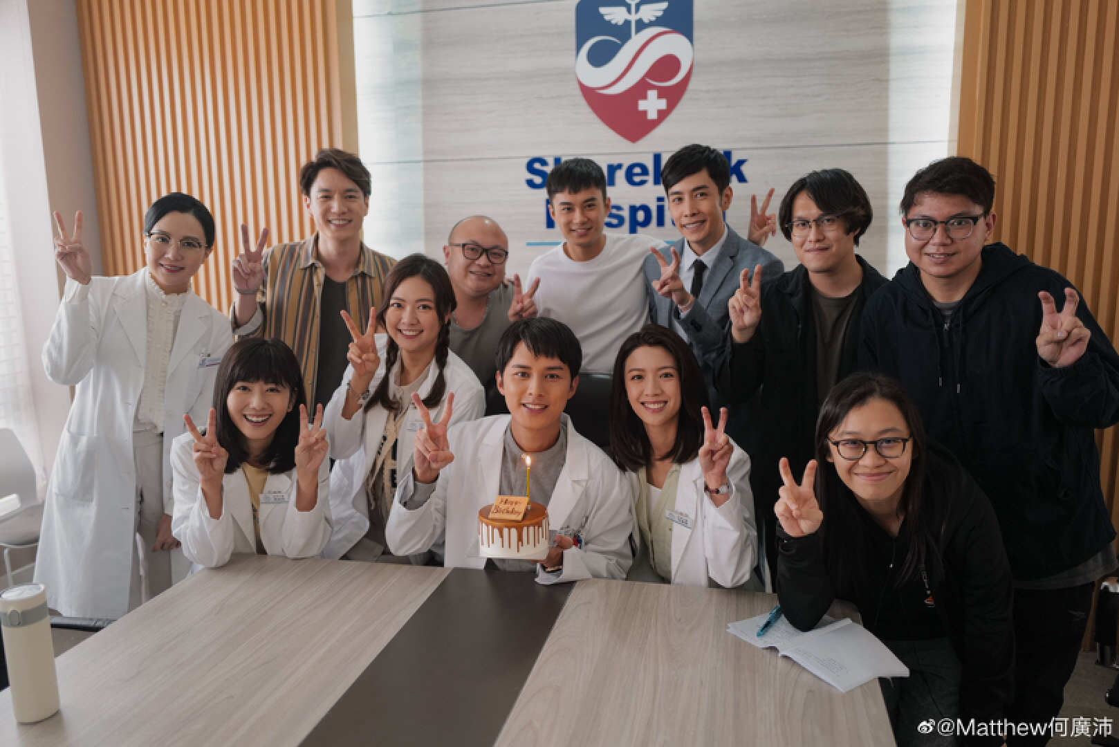 鹿晗|被指分手后首同台!TVB绯闻情侣现场零交流,男方更当女方透明!