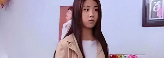 她因为太漂亮,被赵本山看中,但拒绝陪酒应酬,最终她被雪藏了。