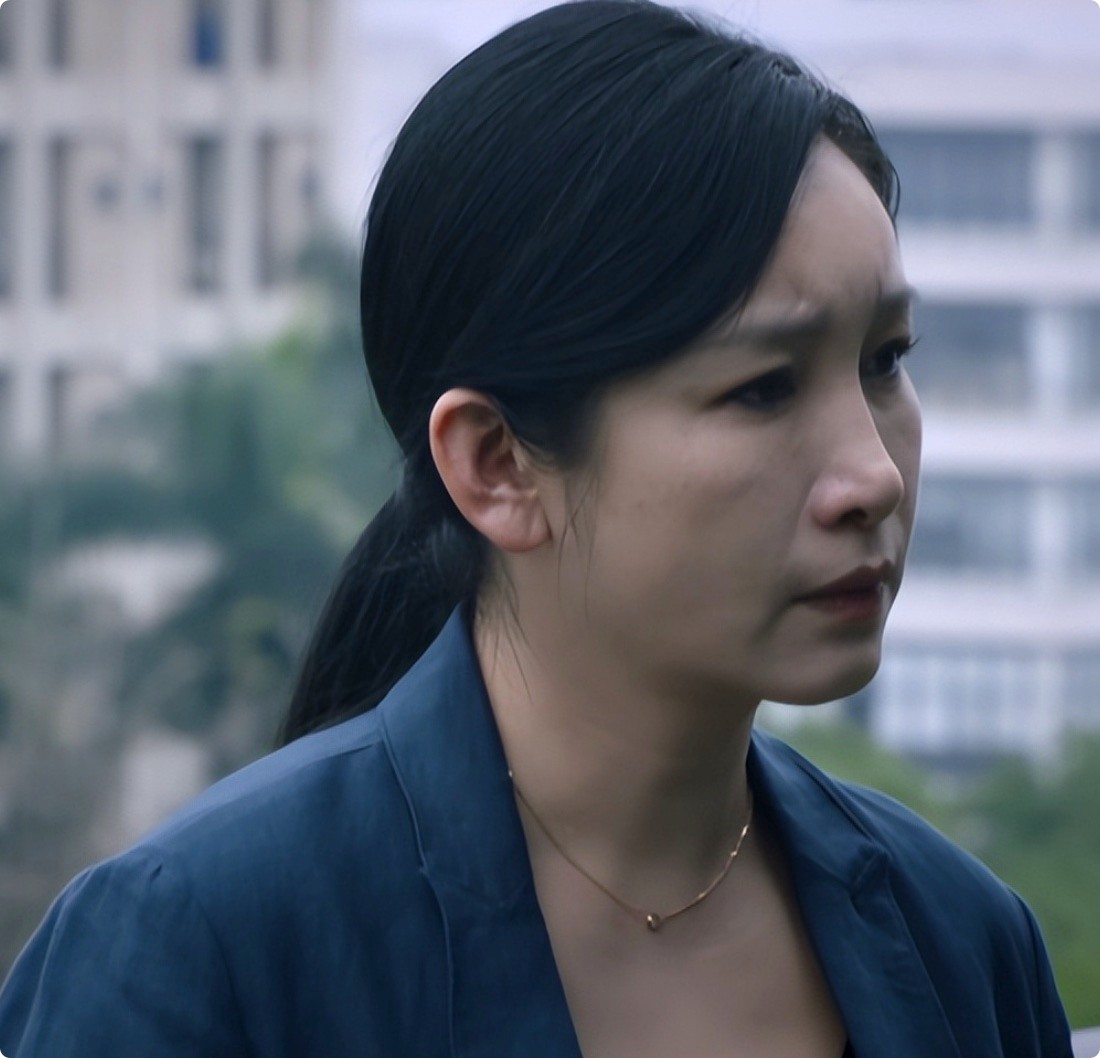 消失的十一层:顶着“硅胶脸”却要演女警察,是谁的审美出了问题