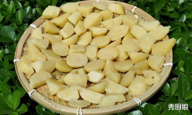 土豆|秋天，遇到这菜抓紧囤，晒干后好吃耐储存，留着冬天炖肉吃，特香