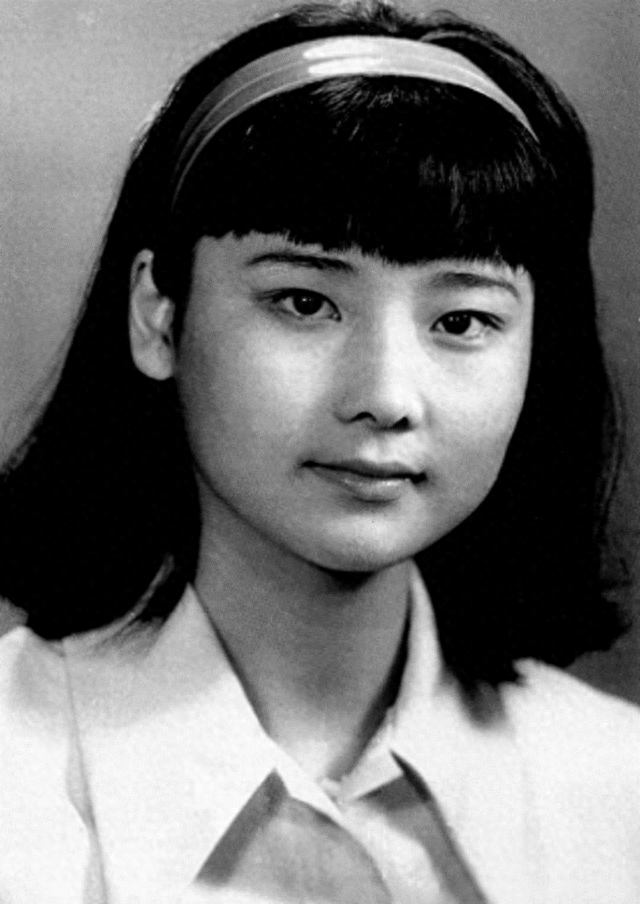 “江南美人”何赛飞:曾是邓颖超座上宾,嫁初恋33年,被宠成公主