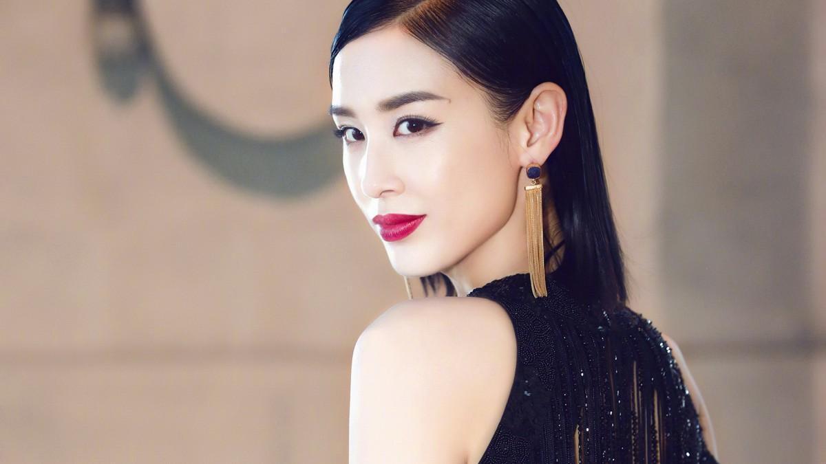 年轻时温柔,到中年却越长越凶,这6位明星天生一副不好惹的脸